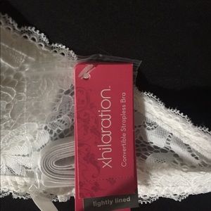 White lace strapless bra (attachable straps)